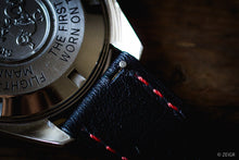 Laden Sie das Bild in den Galerie-Viewer, Omega Speedmaster Moonwatch ZEIGR Uhren-Armband Vintage Leder Schwarz 20mm Schnellwechsel-Band